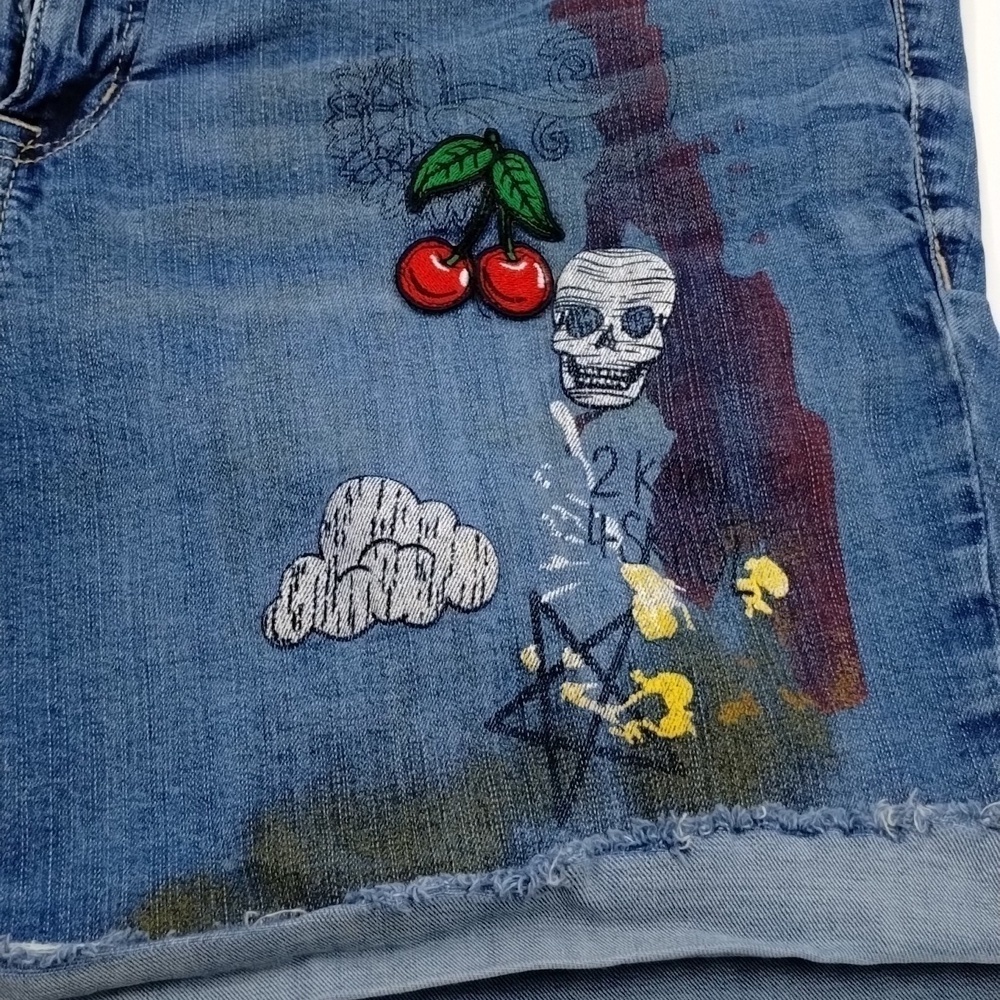 TORRID Premium Jean Shorts Patches & Paint Size 20 Designed in LA 90's - Picture 5 of 14
